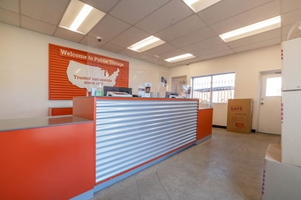 Facility photo: //images.sparefoot.com/medium/2152516890b3670f5a5.jpg