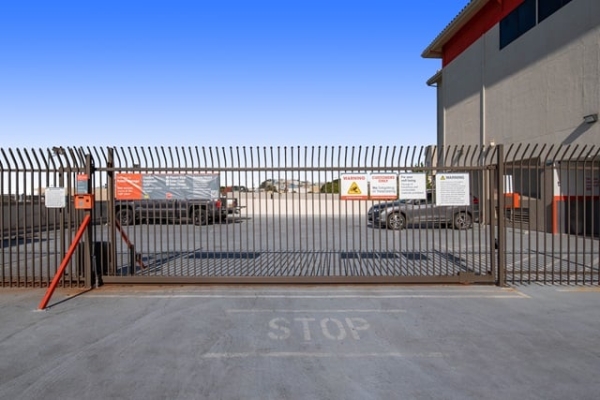 Facility photo: //images.sparefoot.com/medium/2152536877a75d9146a.jpg