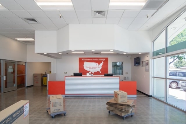 Facility photo: //images.sparefoot.com/medium/2152566a0720f306fd0.jpg