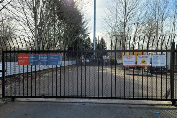 Facility photo: //images.sparefoot.com/medium/215258693c289683427.jpg