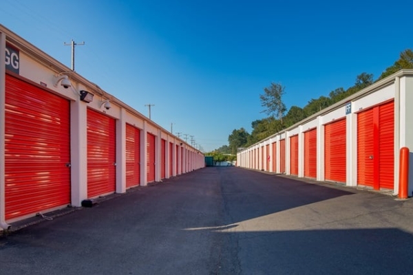 Facility photo: //images.sparefoot.com/medium/215260688e10cd9db8d.jpg
