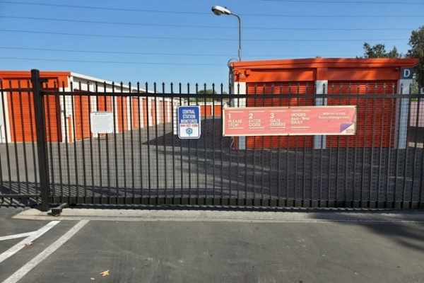 Storage Units at Public Storage - Sacramento - 1940 Howe Ave - 1940 Howe Ave