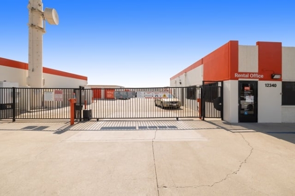 Facility photo: //images.sparefoot.com/medium/2152626890b3d8714c1.jpg