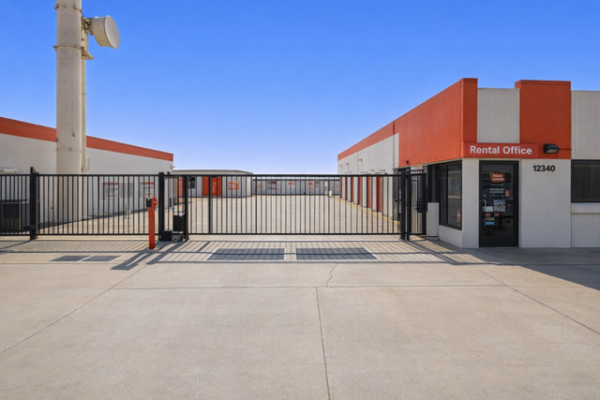 Facility photo: //images.sparefoot.com/medium/21526269f5fbe19dcac.jpg