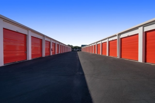 Facility photo: //images.sparefoot.com/medium/2152636884d5472d4b6.jpg