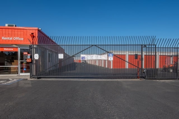 Facility photo: //images.sparefoot.com/medium/2152636884d54946d80.jpg
