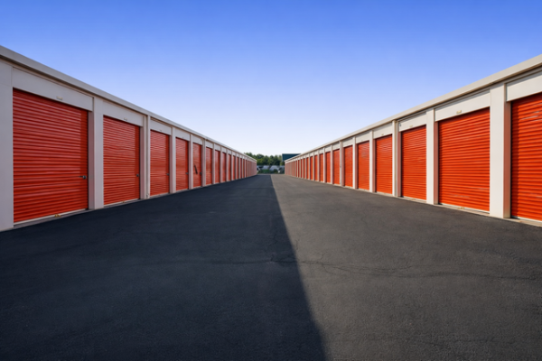 Facility photo: //images.sparefoot.com/medium/21526369e8ce9f4eab7.jpg