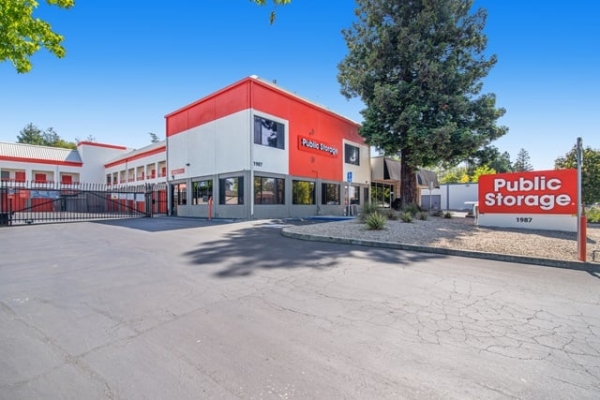 Facility photo: //images.sparefoot.com/medium/215265688e104867a99.jpg