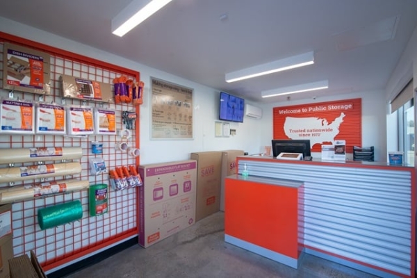 Facility photo: //images.sparefoot.com/medium/215265688e104a53a38.jpg