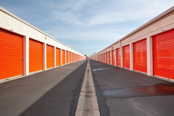 Facility photo: //images.sparefoot.com/medium/215266690f5115f26d3.jpg