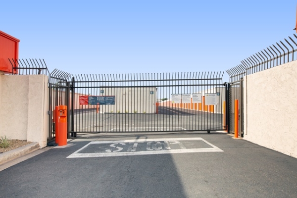 Facility photo: //images.sparefoot.com/medium/215266690f5117a43c8.jpg