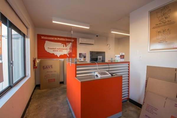 Facility photo: //images.sparefoot.com/medium/215268688e10d0918c3.jpg