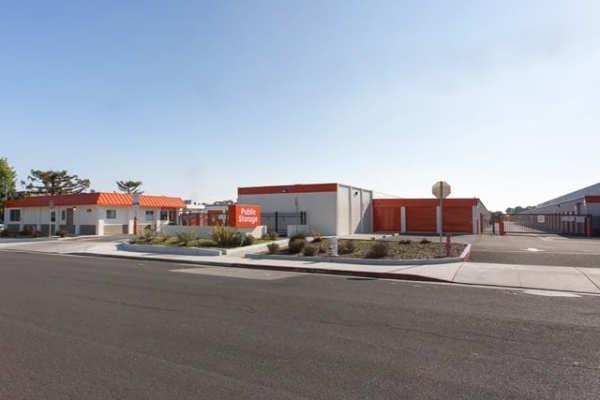 Facility photo: //images.sparefoot.com/medium/215269688f62470cf8a.jpg