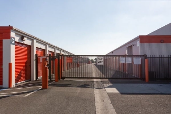 Facility photo: //images.sparefoot.com/medium/215269688f6249cf144.jpg