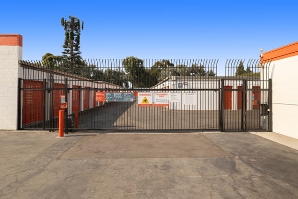 Facility photo: //images.sparefoot.com/medium/21527168ef9f27d40f4.jpg