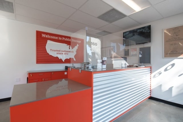 Facility photo: //images.sparefoot.com/medium/215272688f619f0a5b0.jpg