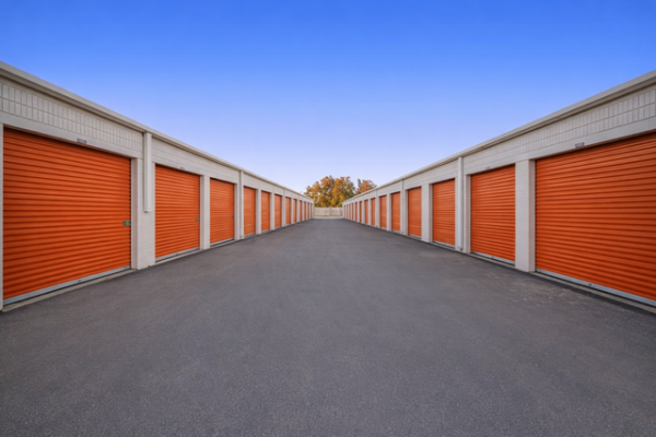 Facility photo: //images.sparefoot.com/medium/21527469e387eec9e3a.jpg