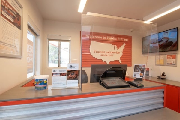 Facility photo: //images.sparefoot.com/medium/2152766890b33b50b3a.jpg