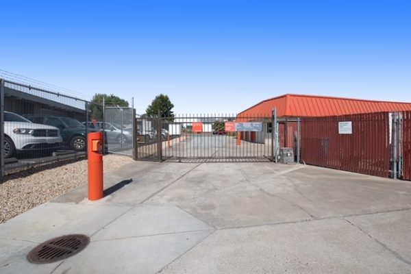 Facility photo: //images.sparefoot.com/medium/2152766890b33c5cd3f.jpg