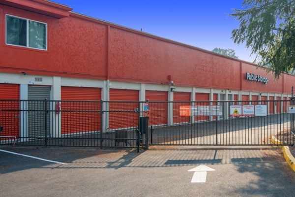 Facility photo: //images.sparefoot.com/medium/215280697e11fc7a6e8.jpg