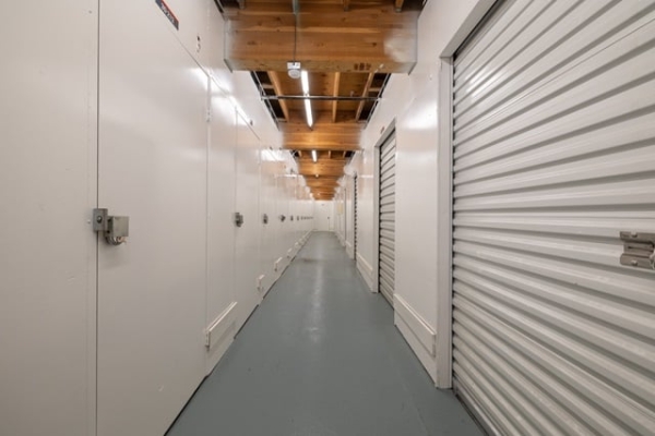 Facility photo: //images.sparefoot.com/medium/2152816890b310e23f9.jpg