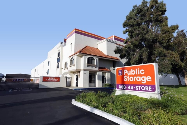 Facility photo: //images.sparefoot.com/medium/215282688778aa2d56f.jpg