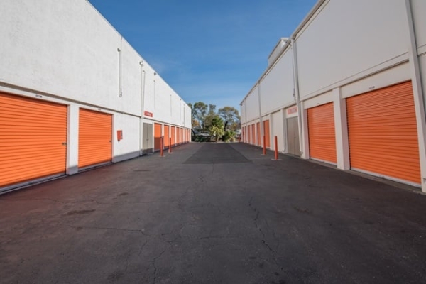 Facility photo: //images.sparefoot.com/medium/215283688e10a14212f.jpg