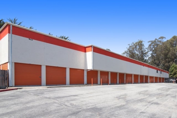 Facility photo: //images.sparefoot.com/medium/2152846890b419d66c9.jpg