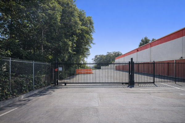 Facility photo: //images.sparefoot.com/medium/2152846999c1d166076.jpg