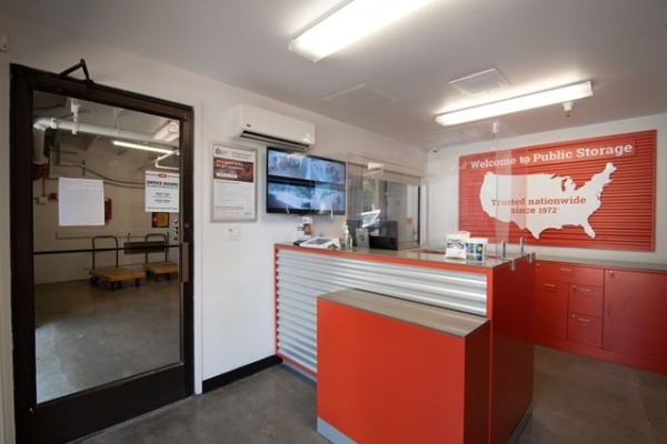 Facility photo: //images.sparefoot.com/medium/21528469f74b431945e.jpg