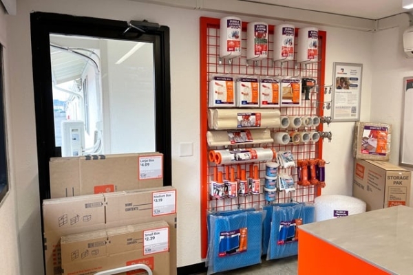 Facility photo: //images.sparefoot.com/medium/215287688cbf0411c0b.jpg