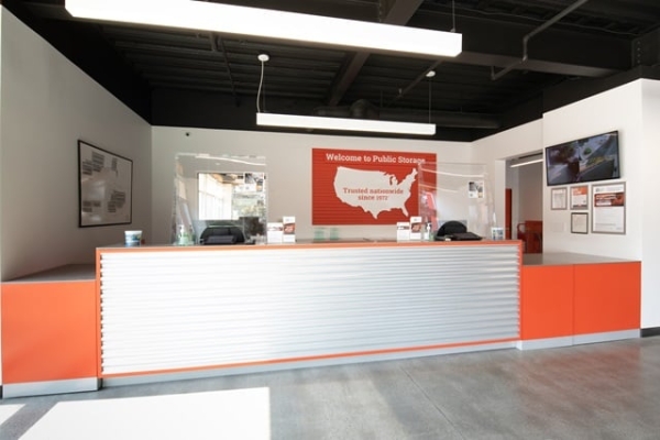 Facility photo: //images.sparefoot.com/medium/215288688e10786ef25.jpg