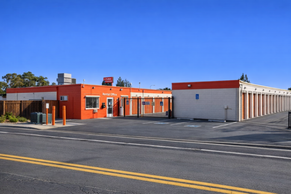 Facility photo: //images.sparefoot.com/medium/2152896a56360bd226c.jpg