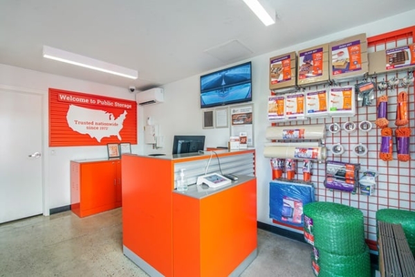 Facility photo: //images.sparefoot.com/medium/215290693981054b6c6.jpg