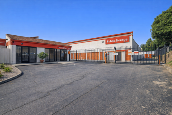 Facility photo: //images.sparefoot.com/medium/2152906999c201a477b.jpg