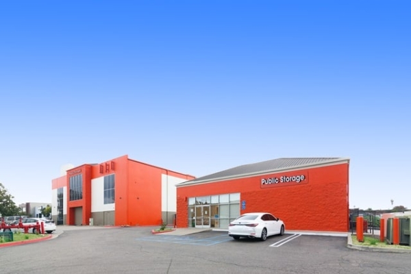 Facility photo: //images.sparefoot.com/medium/2152916890b43a697fc.jpg