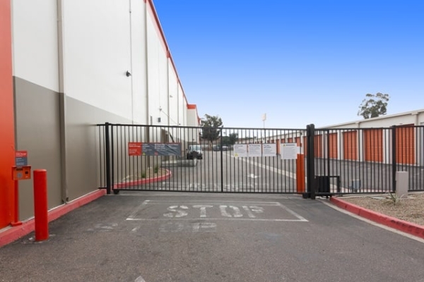 Facility photo: //images.sparefoot.com/medium/2152916908ba2b4af75.jpg