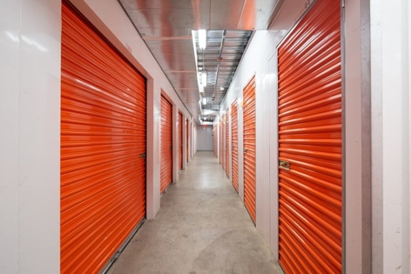 Facility photo: //images.sparefoot.com/medium/215292688cbefb483d6.jpg