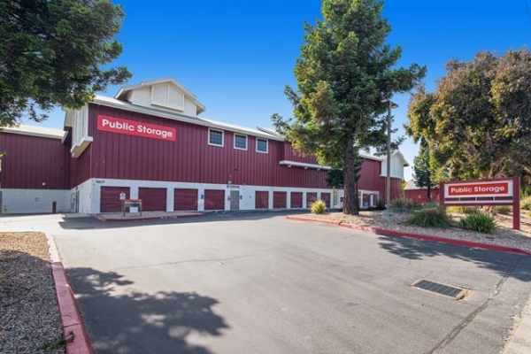 Facility photo: //images.sparefoot.com/medium/215292688e10723c15c.jpg