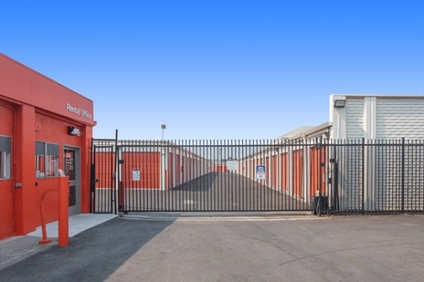 Facility photo: //images.sparefoot.com/medium/2152936884d4a3eae08.jpg