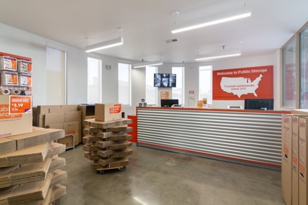 Facility photo: //images.sparefoot.com/medium/21529568e7b76bb695f.jpg