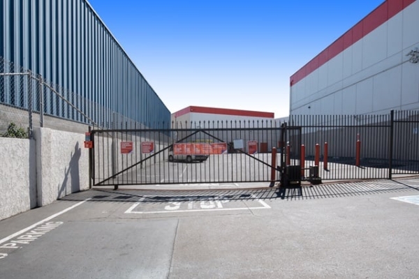 Facility photo: //images.sparefoot.com/medium/215297688e10e981391.jpg