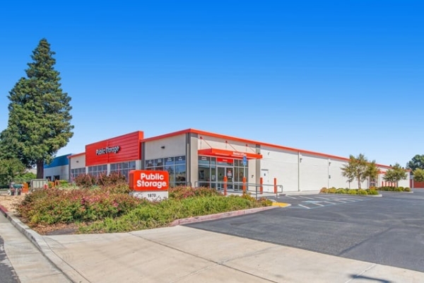 Facility photo: //images.sparefoot.com/medium/215298688e10d57790a.jpg