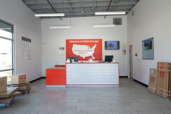 Facility photo: //images.sparefoot.com/medium/215298688e10d78e424.jpg
