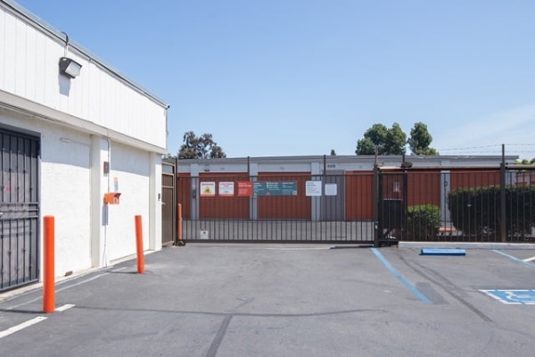 Facility photo: //images.sparefoot.com/medium/2152986953e1909fc4c.jpg