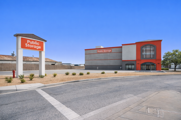 Facility photo: //images.sparefoot.com/medium/21529969f9f41c0ee18.jpg