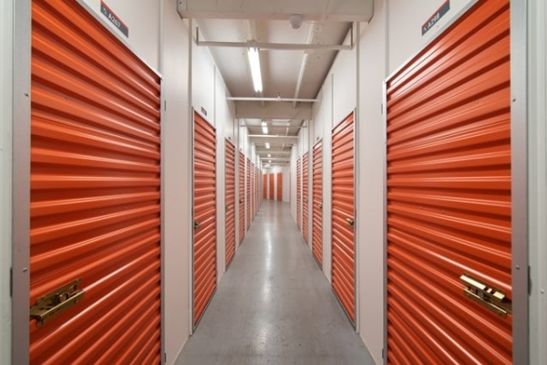 Facility photo: //images.sparefoot.com/medium/215301688e10c9c8632.jpg