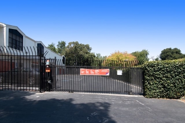 Facility photo: //images.sparefoot.com/medium/215301688e10cb9cfa9.jpg