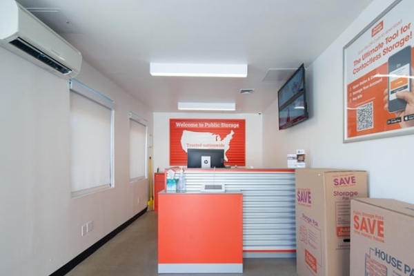 Facility photo: //images.sparefoot.com/medium/21530269076a782aa5e.jpg