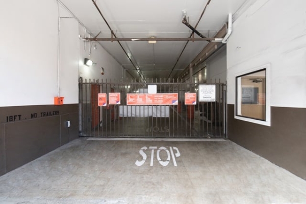 Facility photo: //images.sparefoot.com/medium/215303688e107acf5f3.jpg